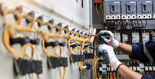 Professional Electrician technician working in Geneva, IL